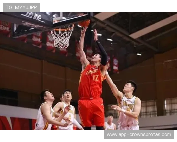 吴曦攻防两端表现稳健，比赛影响力持续提升