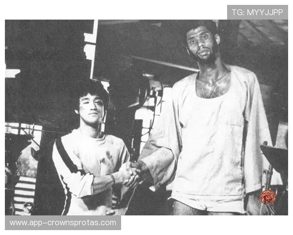 卡里姆·阿布杜尔-贾巴尔背身单打得分高效领先同期中锋