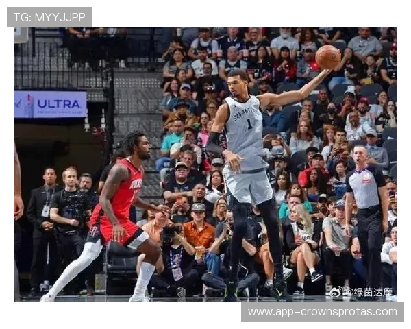 申京内线高位挡拆为格林制造错位，胜于背身单打提效