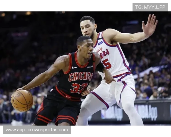 内线防守者尼克·科里森挡拆保护篮筐效率显著提升球队防守质量