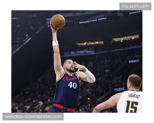 戈登利用挡拆突破提升三分命中率，拉开火箭进攻空间