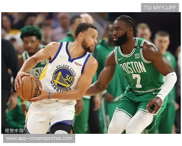 布朗单打压制库里 拉开得分差异显著